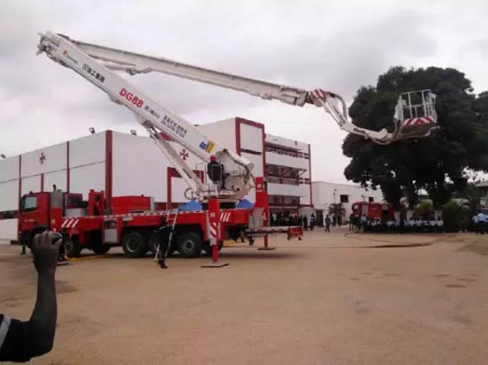 徐工DG88在安哥拉參加消防實戰演練